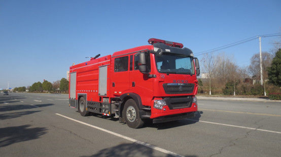 SINOTRUK 8000 লিটার জলের ট্যাঙ্ক ফায়ার ট্রাক 6 আসন রিয়ার ড্রাইভ ডিজেল 4×2 ম্যানুয়াল ট্রান্সমিশন